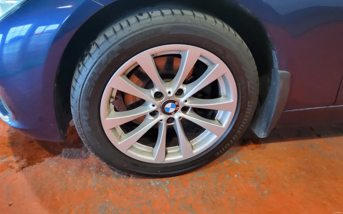 BMW 3-Series 2018 - Image 4