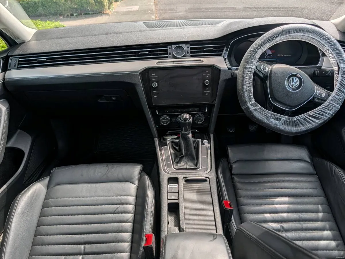 Volkswagen Passat Estate - Image 6