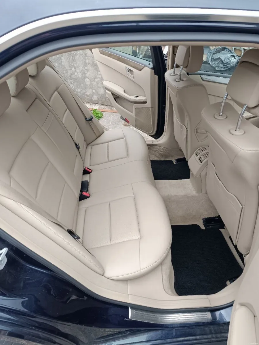 Mercedes-Benz E-Class 2010 - Image 2