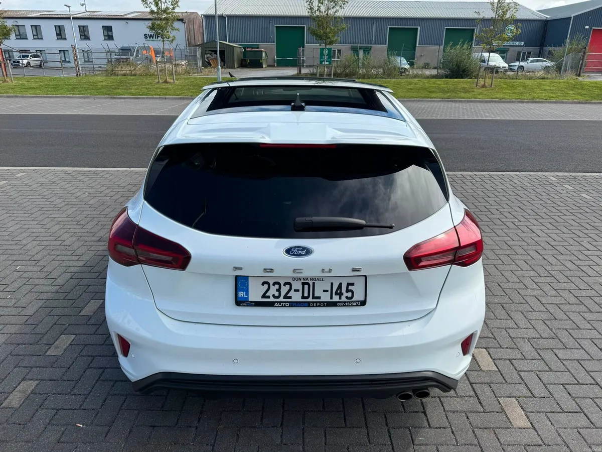 Ford Focus st line Panoramic sunroof (high spec) - Image 5
