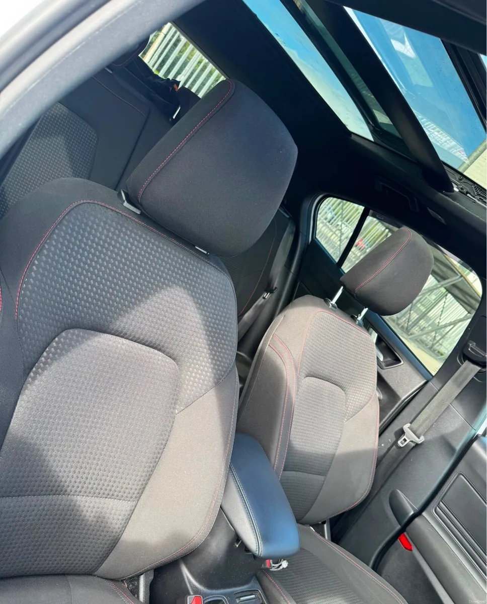 Ford Focus st line Panoramic sunroof (high spec) - Image 6