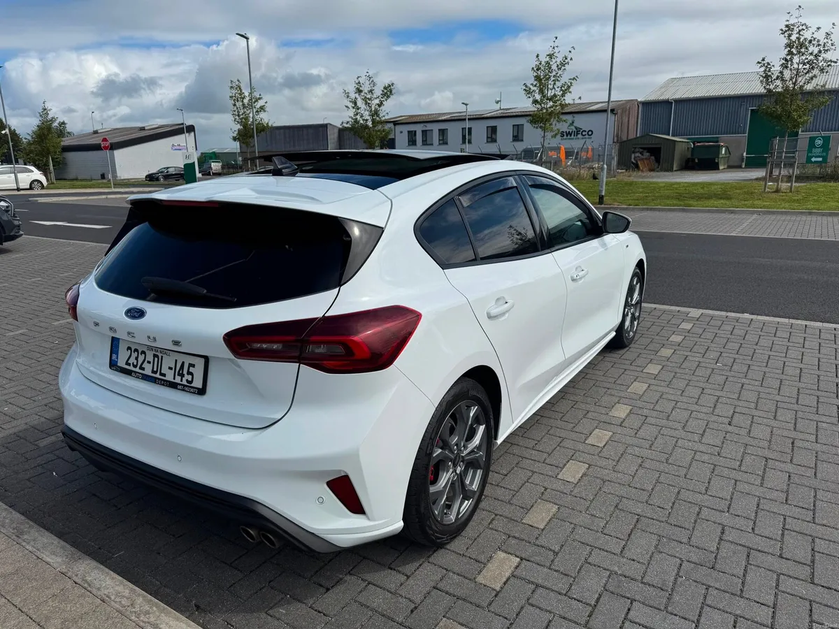 Ford Focus st line Panoramic sunroof (high spec) - Image 2
