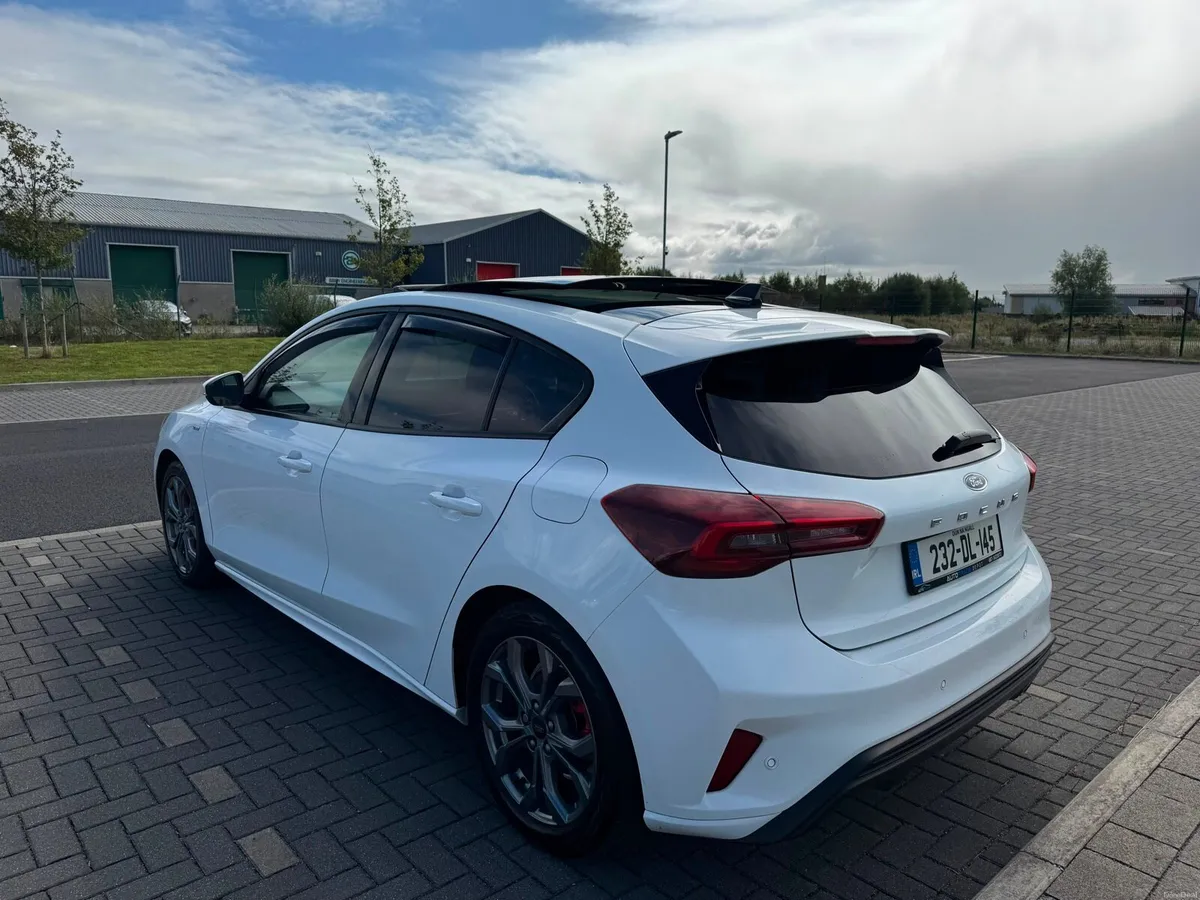 Ford Focus st line Panoramic sunroof (high spec) - Image 3