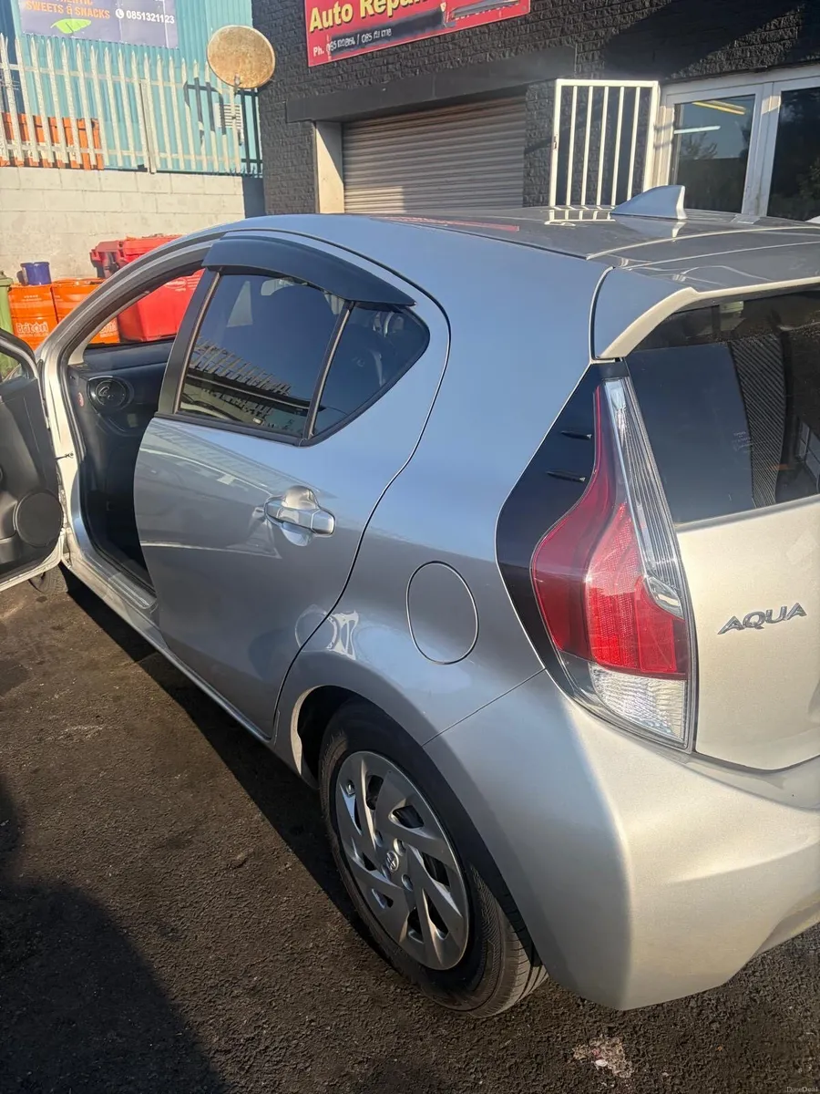 Automatic Toyota Aqua - Image 3