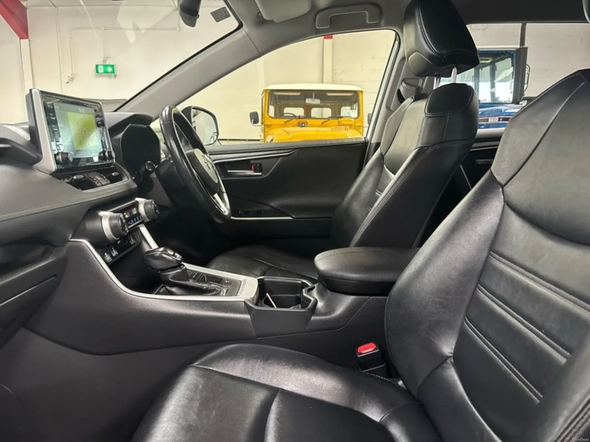 Toyota RAV4 HYBRID SOL 2WD AUTO - Image 6
