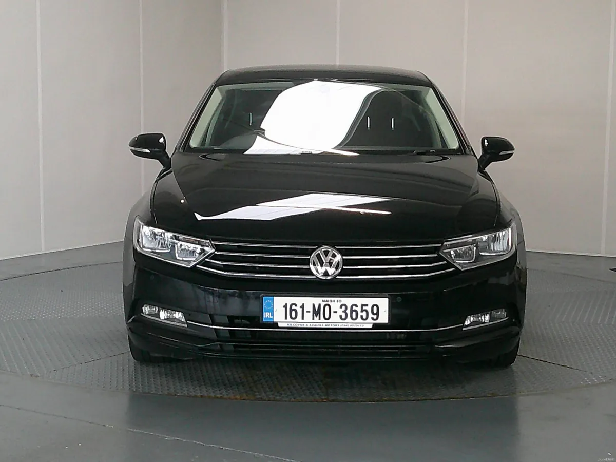 Volkswagen Passat 2016 - Image 2