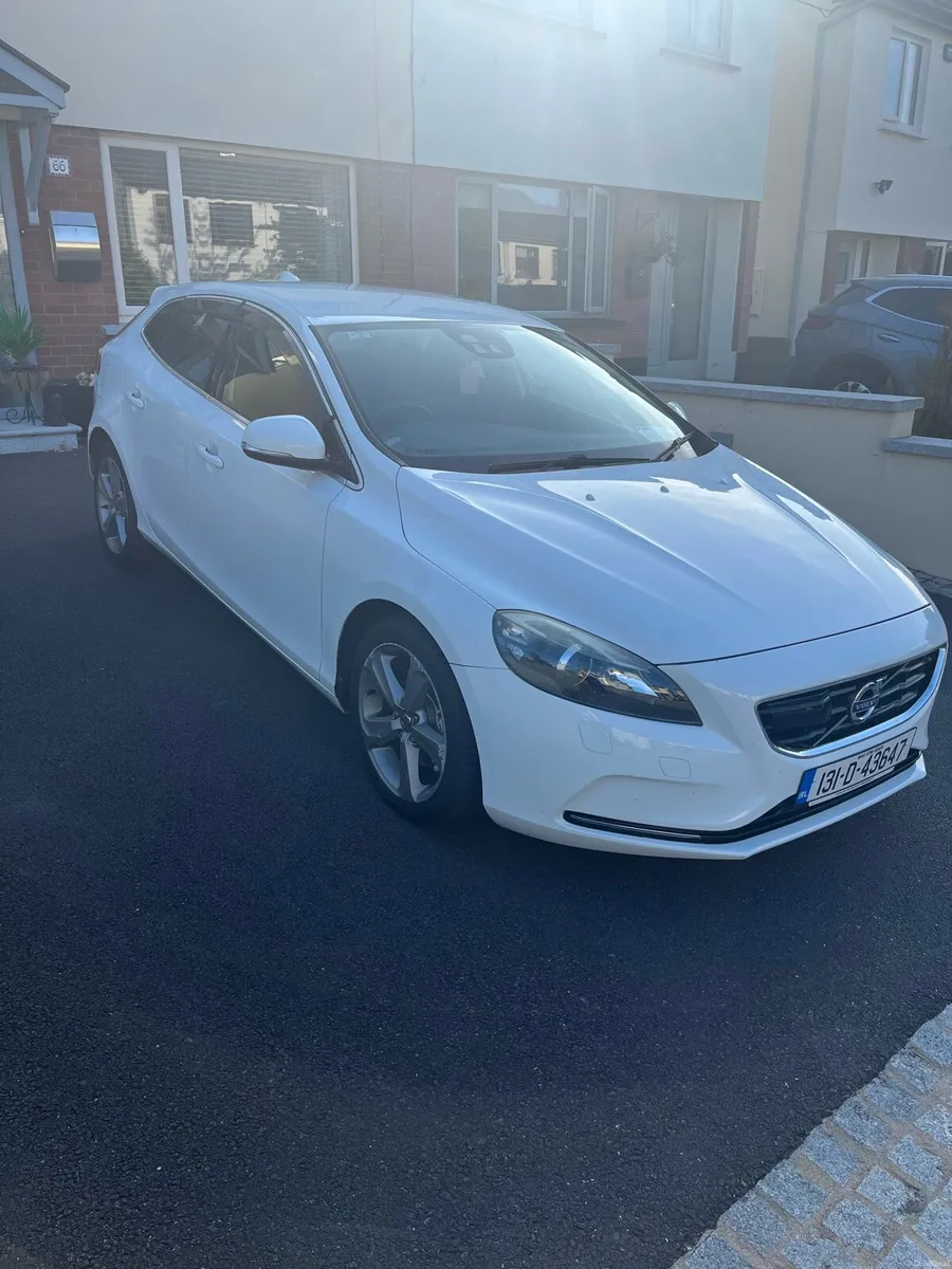 Volvo V40 Auto - Image 4