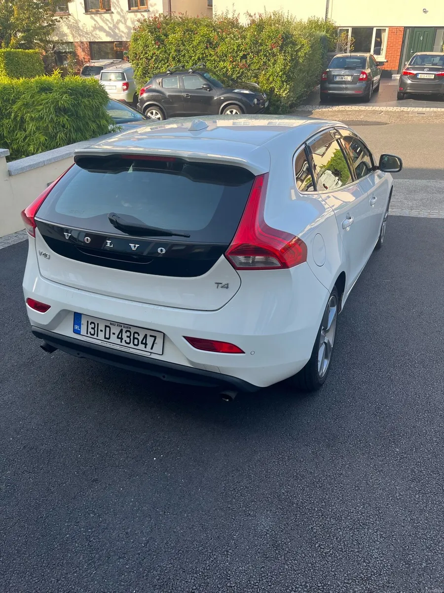 Volvo V40 Auto - Image 5