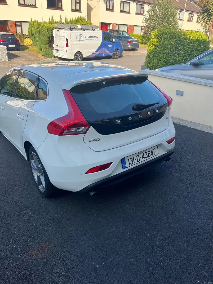 Volvo V40 Auto - Image 6