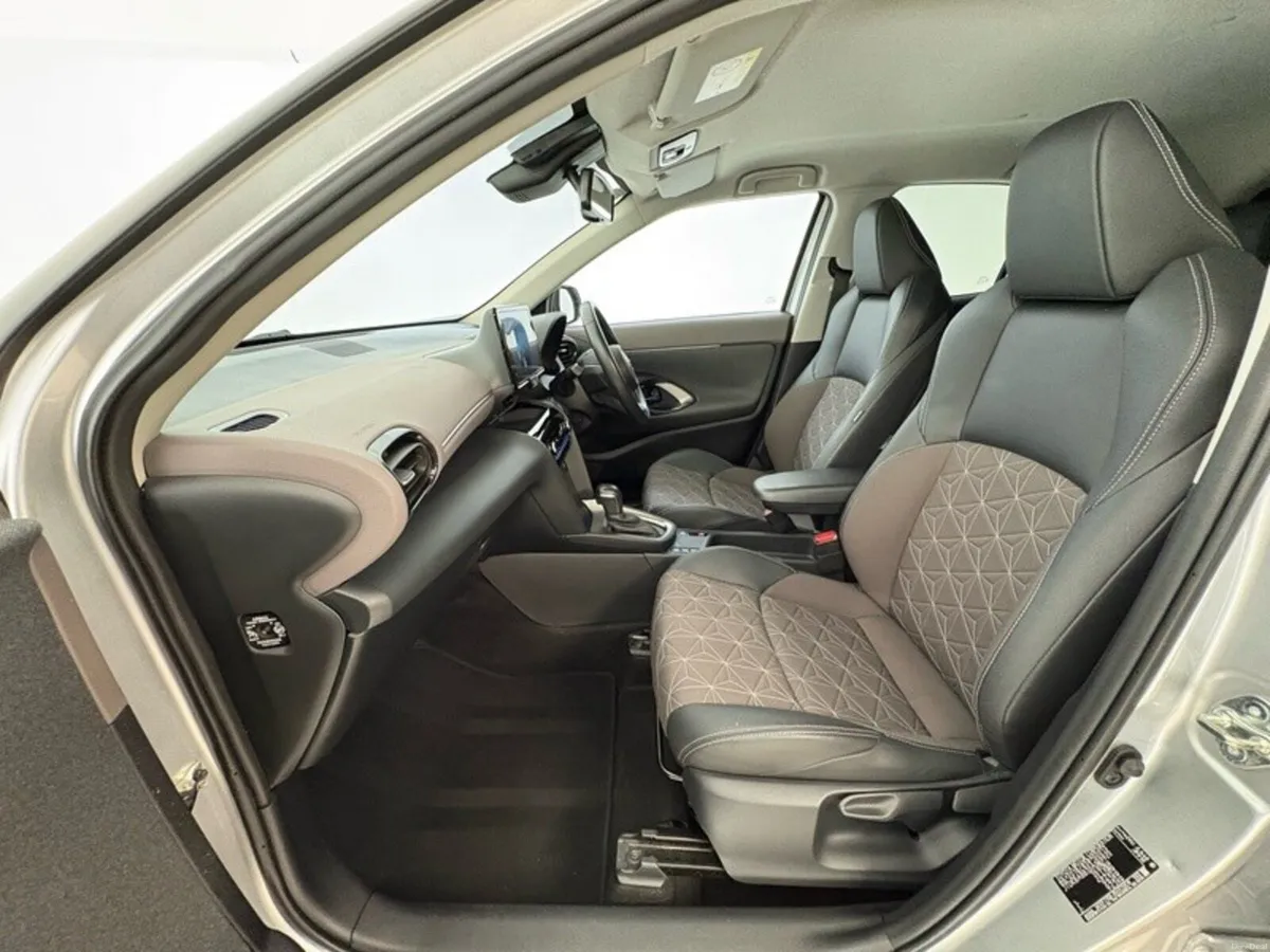 Toyota Yaris Cross Sol Hybrid - Image 6