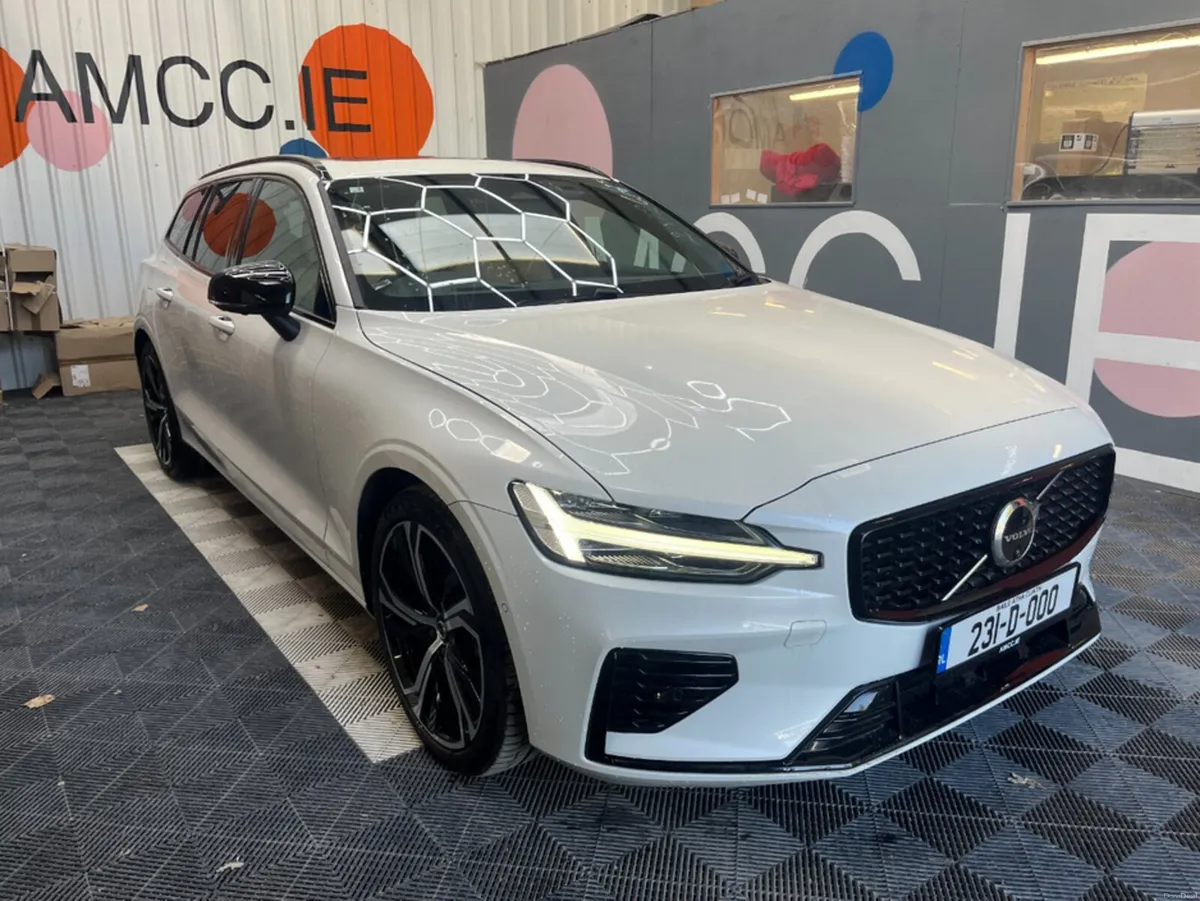 Volvo V60 2023 VOLVO V60 4WD RECHARGE ULTIMATE T6 - Image 1
