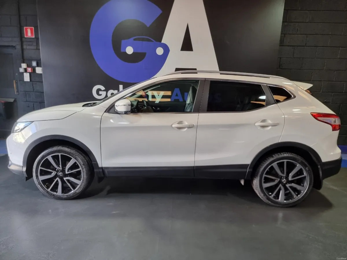 Nissan Qashqai 1.6 DCI **SAT NAV, PAN ROOF, FULL L - Image 5