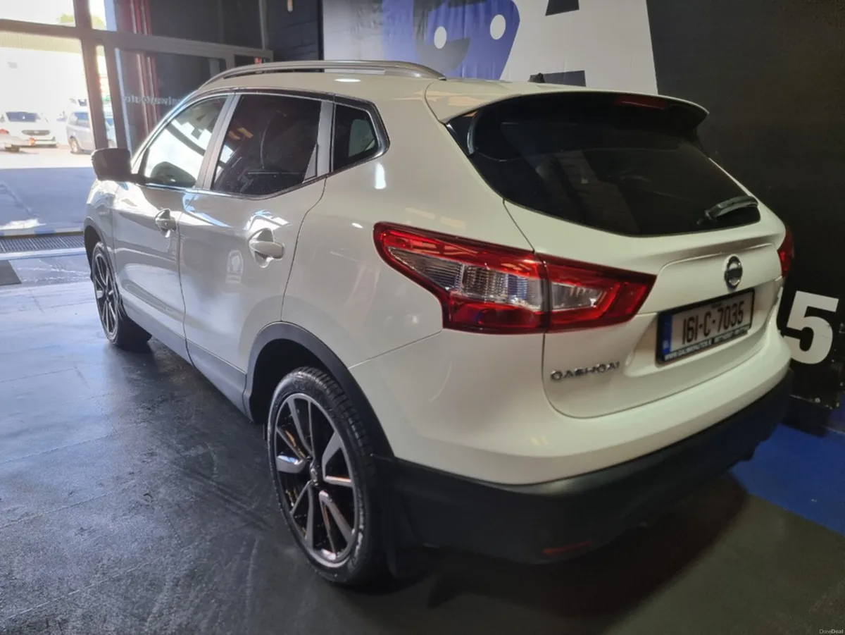 Nissan Qashqai 1.6 DCI **SAT NAV, PAN ROOF, FULL L - Image 6