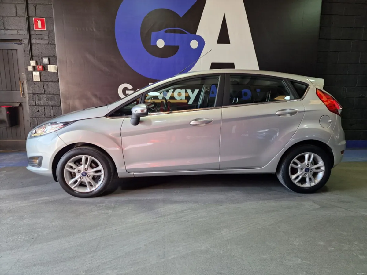 Ford Fiesta ZETEC ** ONLY 54K MILES, IMMACULATE, F - Image 5