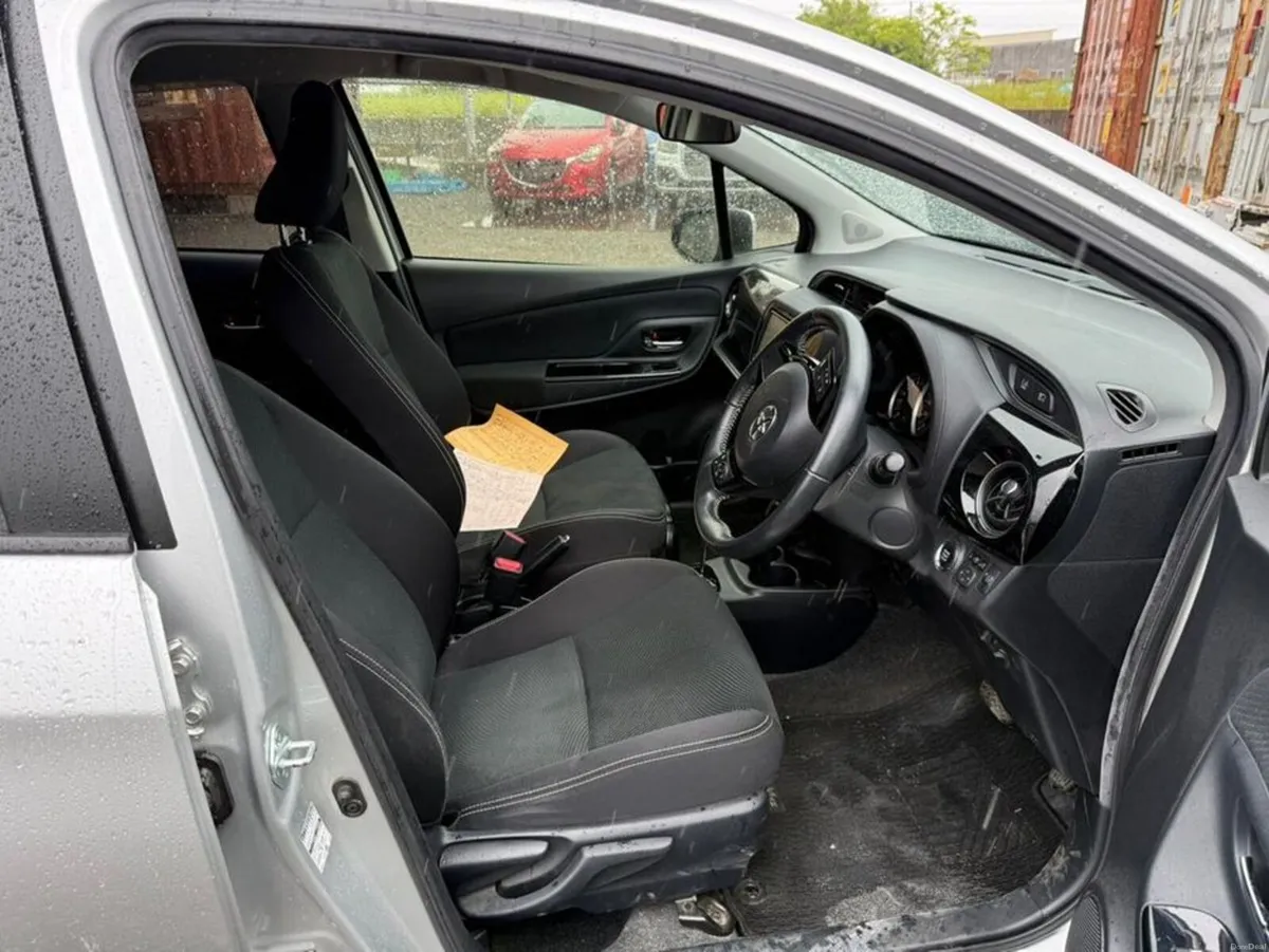 Toyota Yaris 1.3 - Image 6