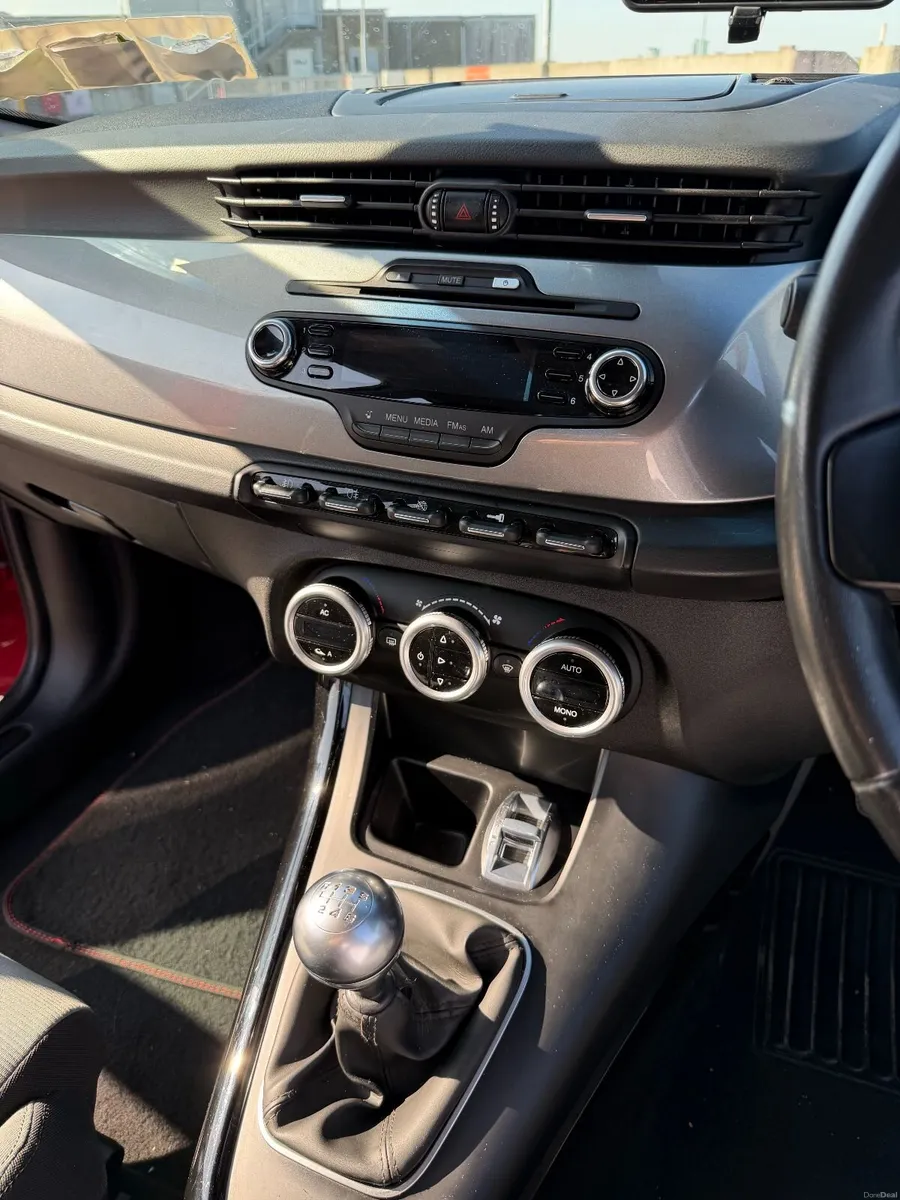 Alfa Romeo Giulietta 2011 - Image 4
