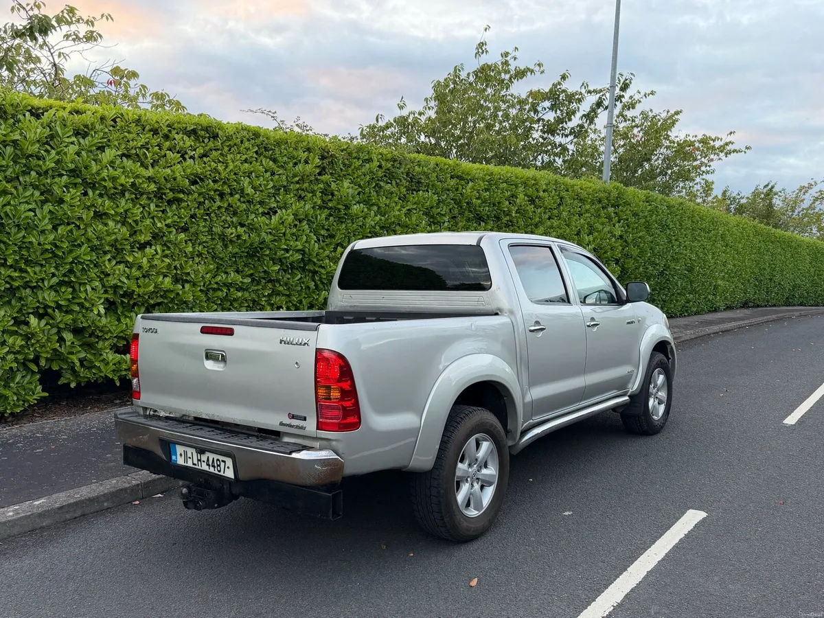 2011 Toyota Hilux invisible 3.0 D4D auto crewcab - Image 2