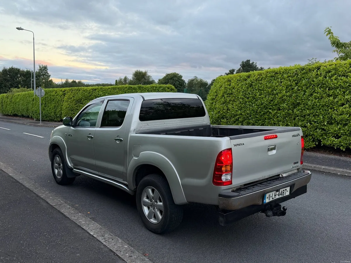 2011 Toyota Hilux invisible 3.0 D4D auto crewcab - Image 4