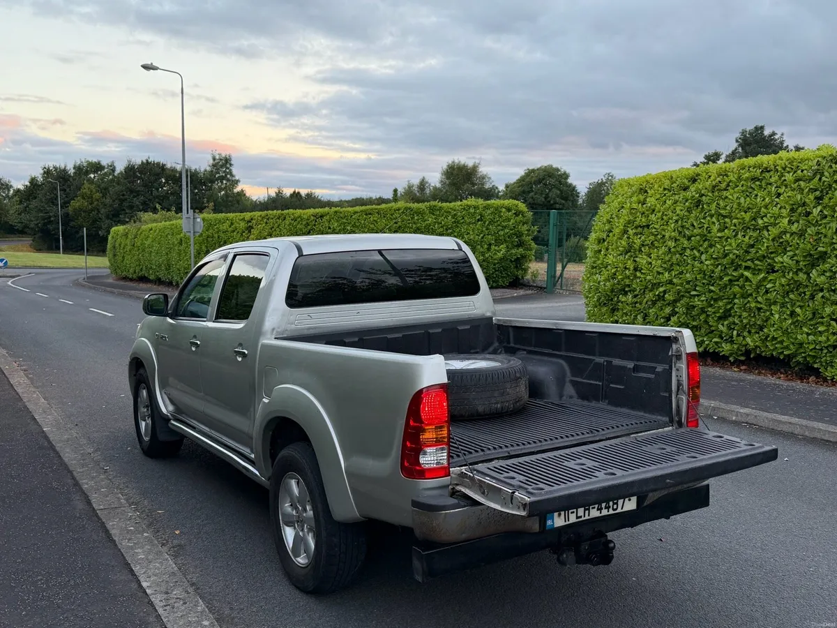 2011 Toyota Hilux invisible 3.0 D4D auto crewcab - Image 5