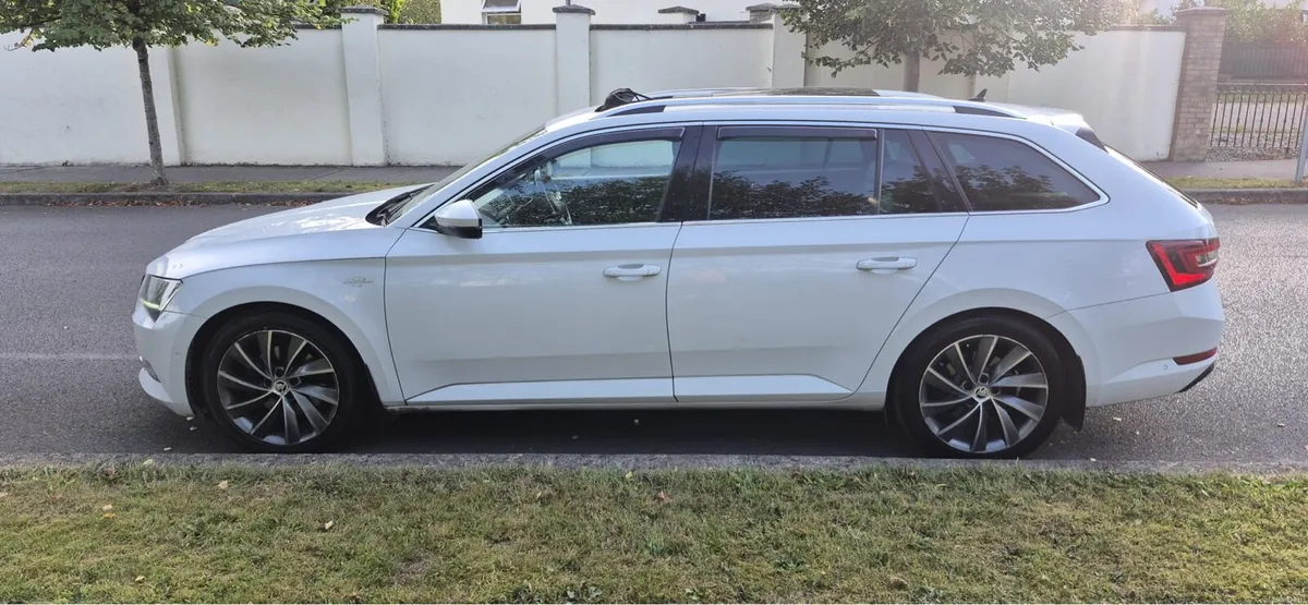 2017 Skoda superb Laurin & Klement 2.0 TDI 4x4 - Image 3