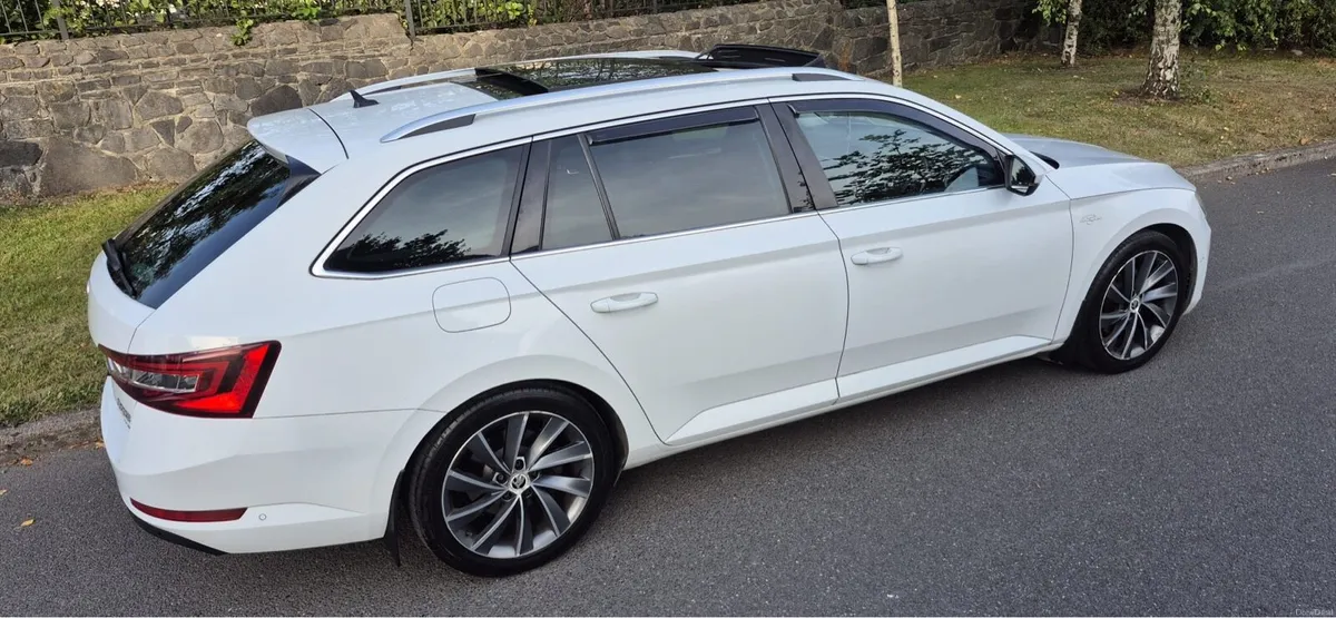2017 Skoda superb Laurin & Klement 2.0 TDI 4x4 - Image 6