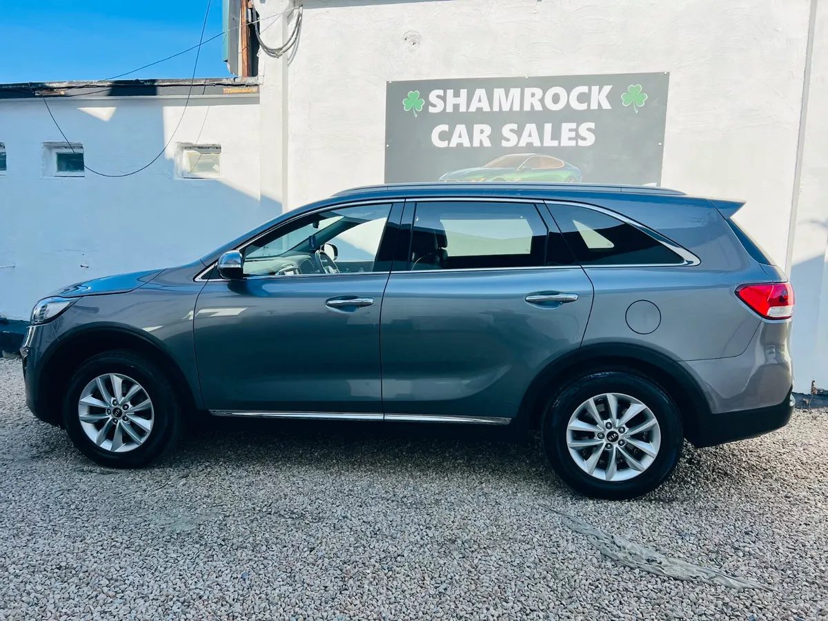 2017 Kia Sorento Platinum 2WD 7 Seater - Image 2