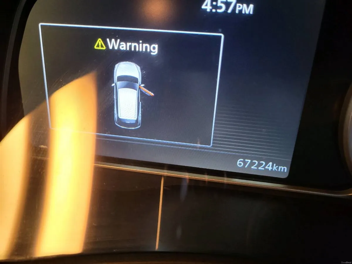 NISSAN LEAF 40KWH. VERY LOW KILOMETERS. - Image 4