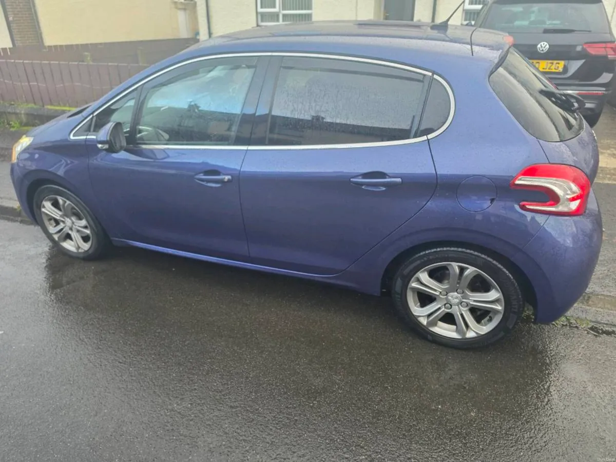2015 Peugeot 208 1.6HDI - Image 2