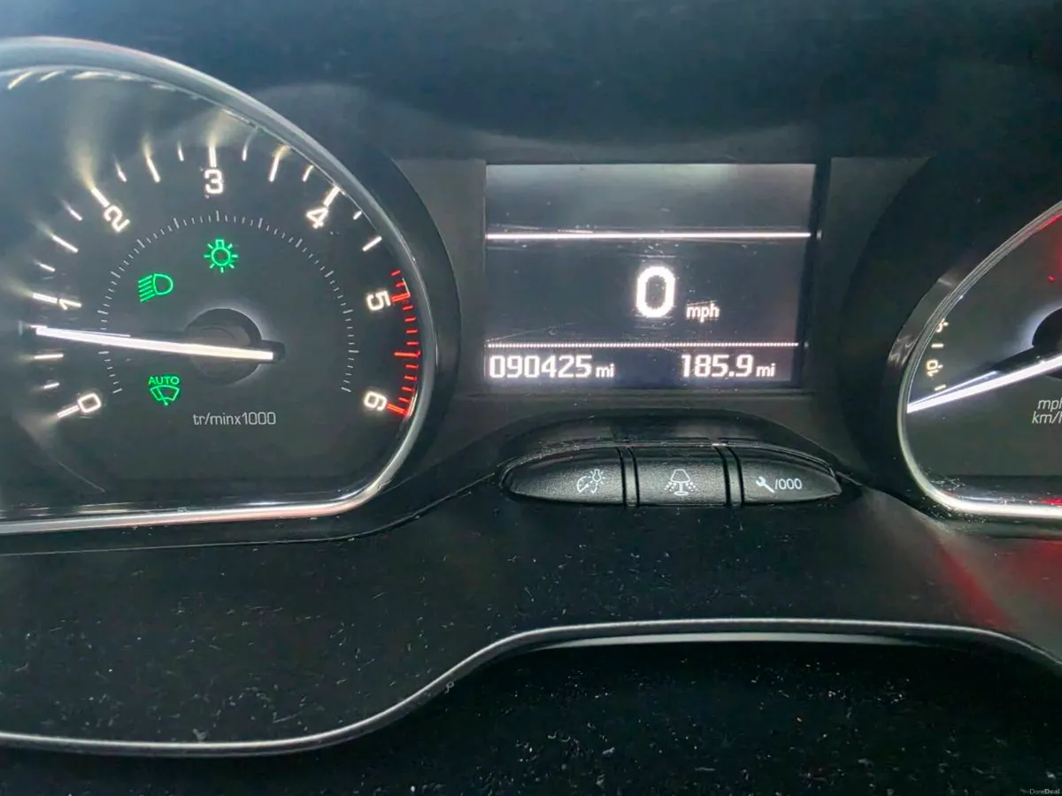 2015 Peugeot 208 1.6HDI - Image 6