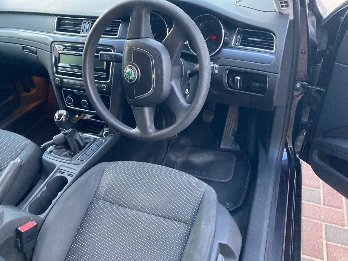 Skoda Superb 2013 - Image 5
