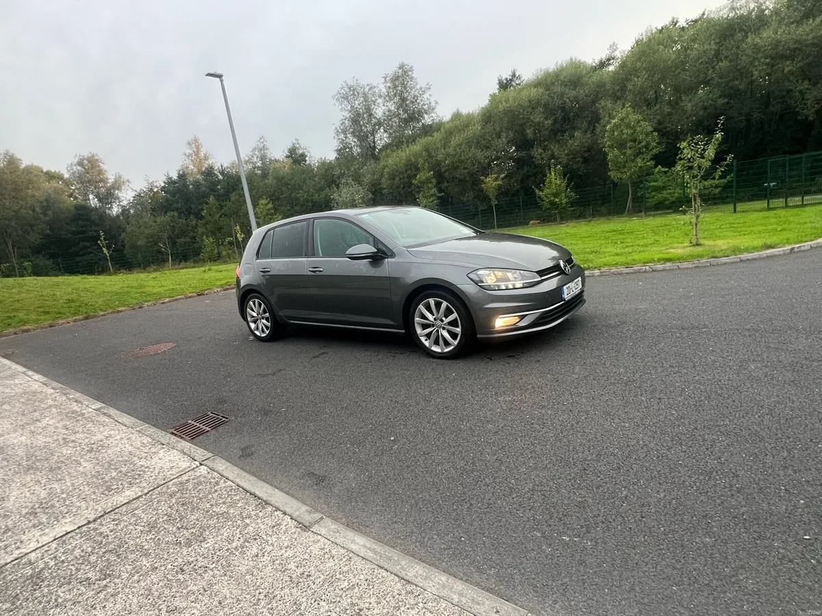 201 Volkswagen Golf highline model(2 years NCT) - Image 2