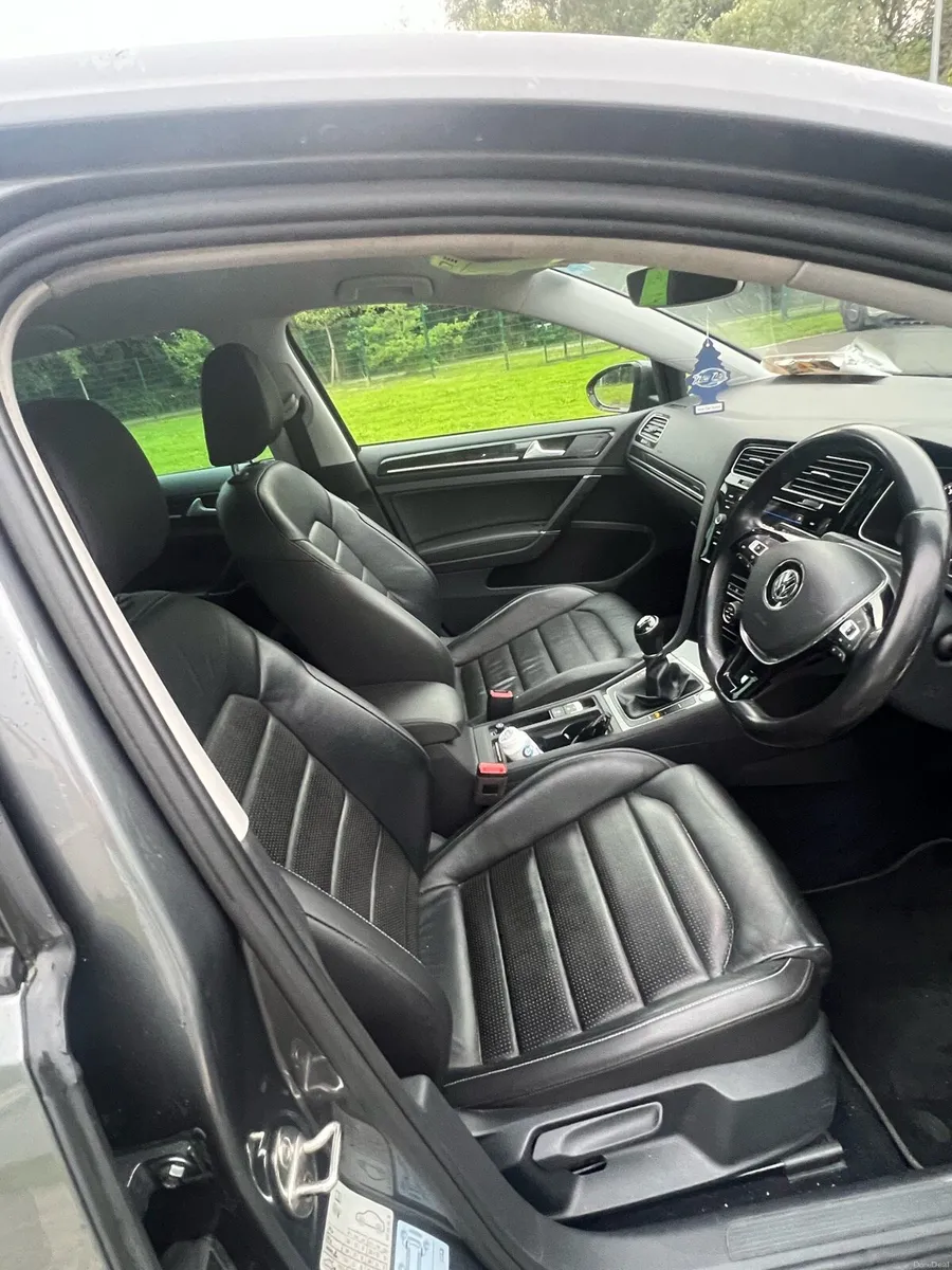 201 Volkswagen Golf highline model(2 years NCT) - Image 5
