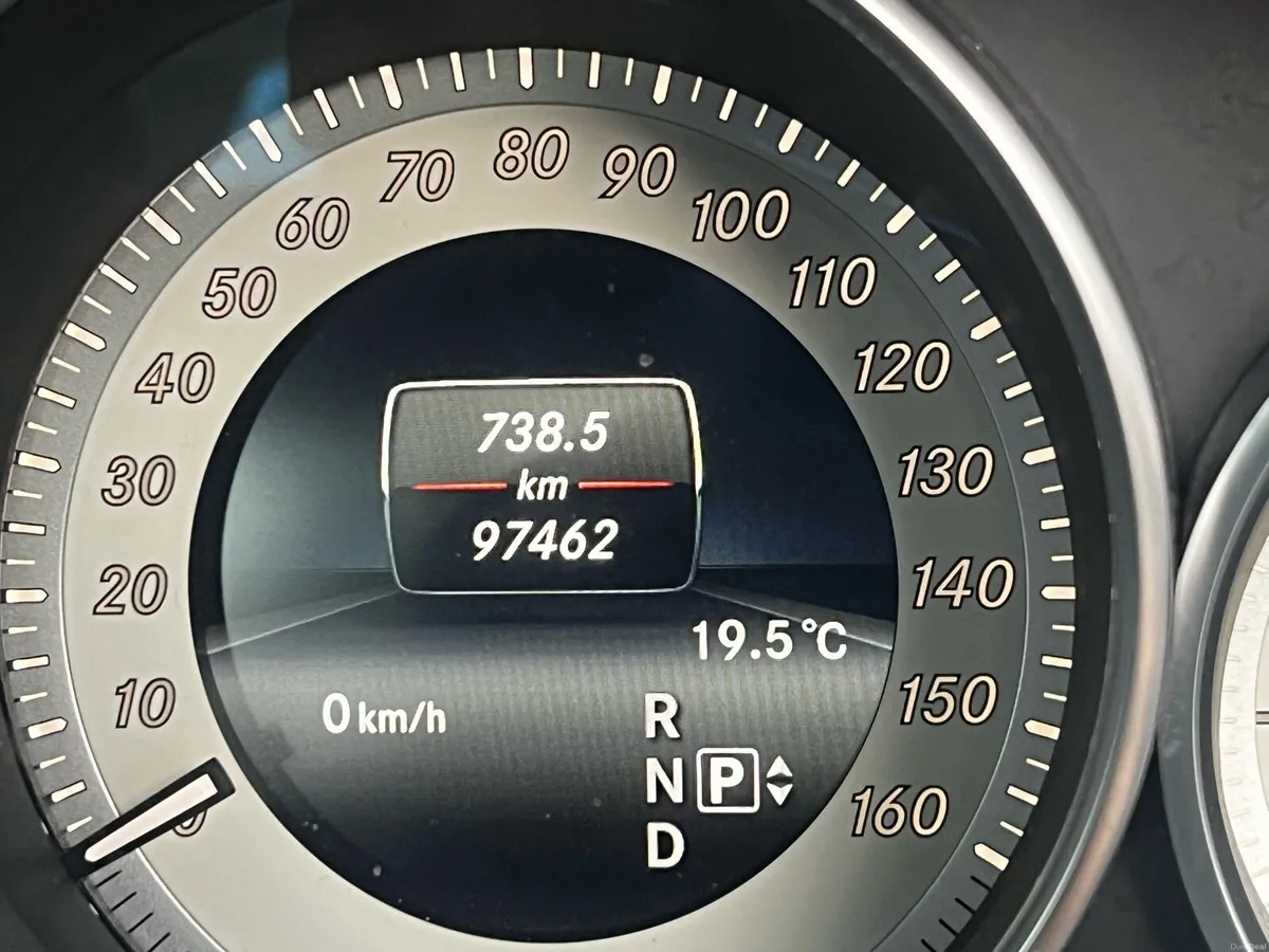 E220  cdi low miles - Image 6