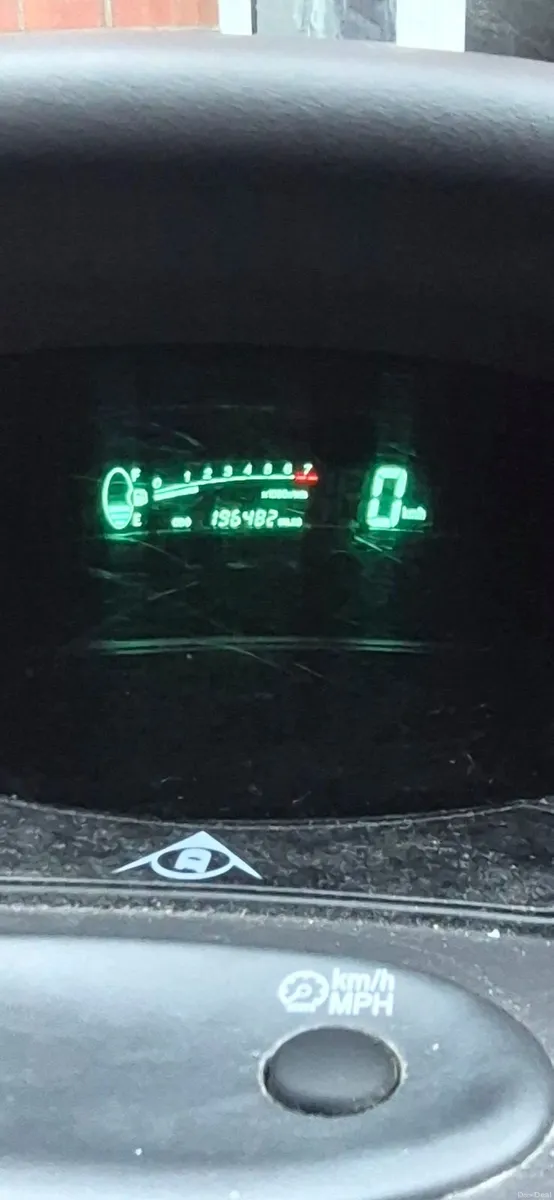 Toyota Yaris 2002 - Image 3