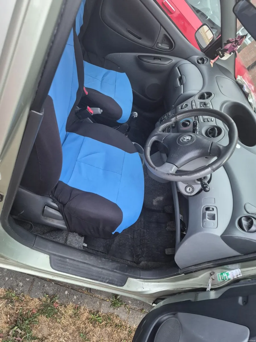 Toyota Yaris 2002 - Image 6