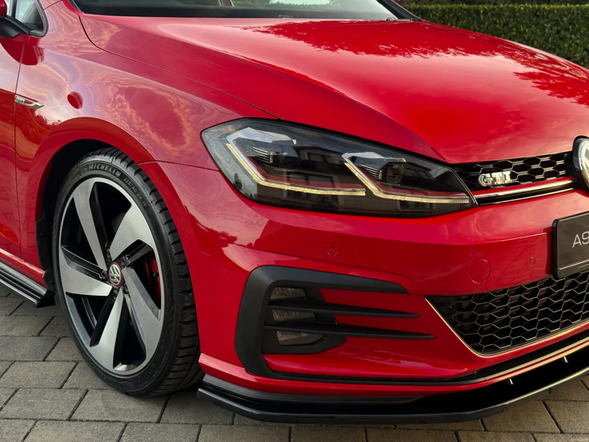 2017 Volkswagen Golf GTI - Image 5