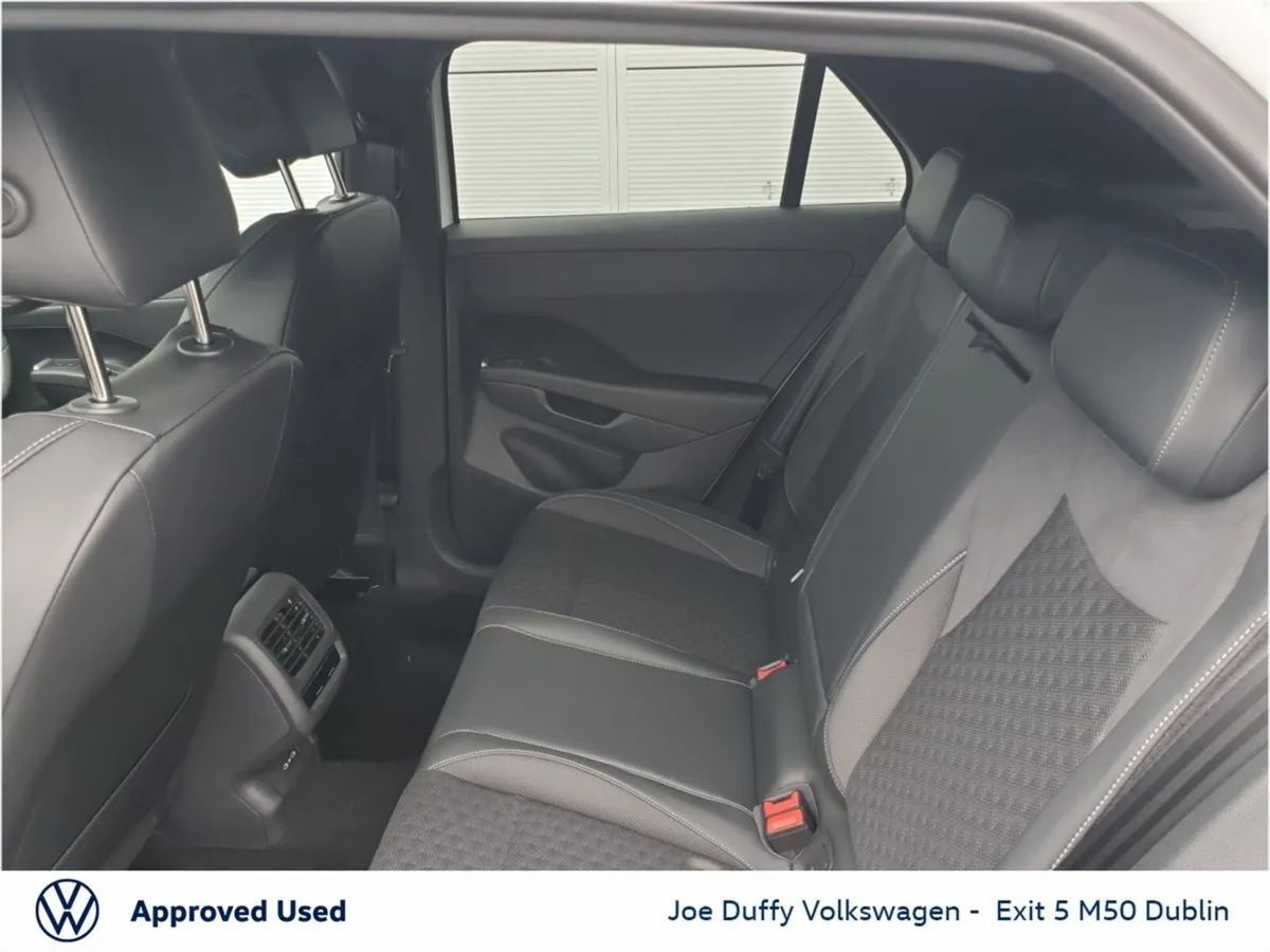 Volkswagen T-Roc R-LINE 1.5TSI 150HP MHEV AUTO New - Image 6