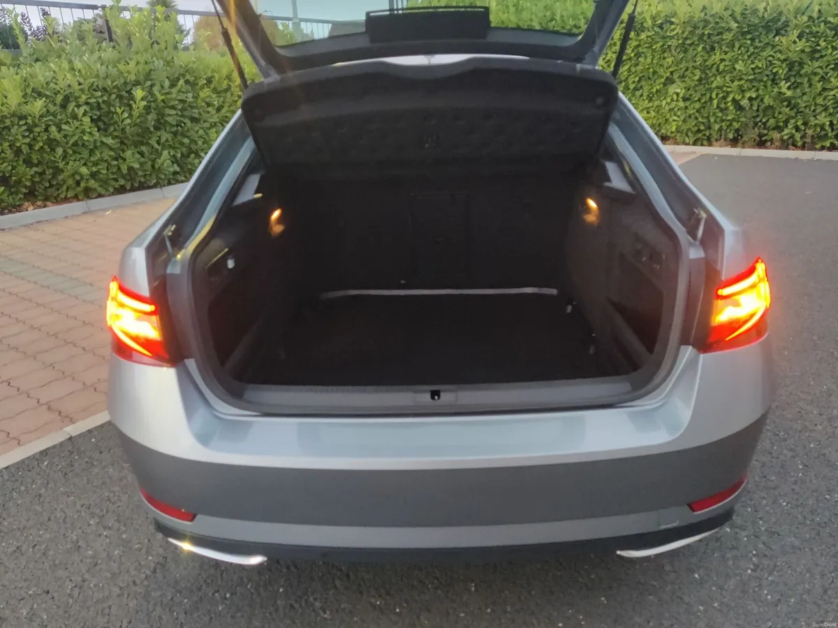 Skoda Superb 2017 - Image 5