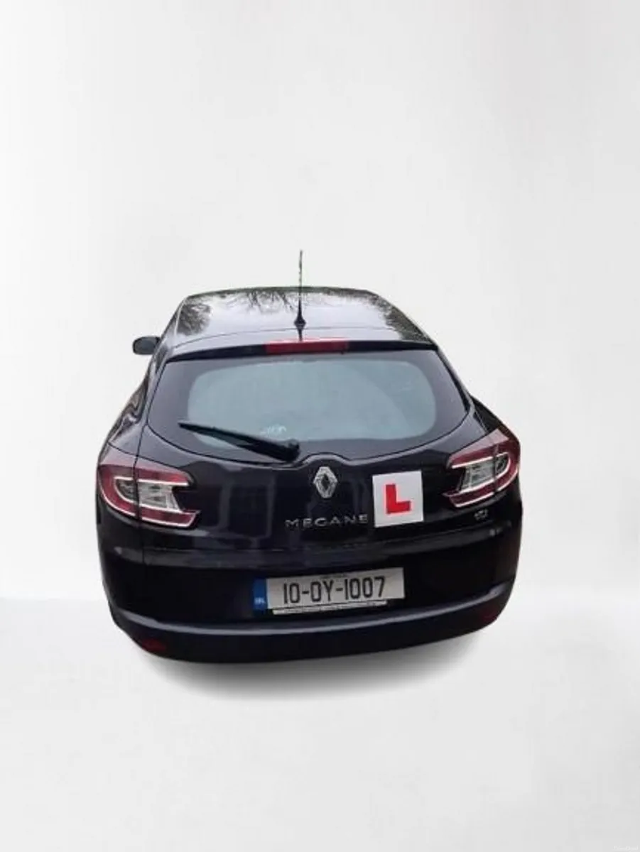 Moving out sale - 2010 Renault Megane - Image 2