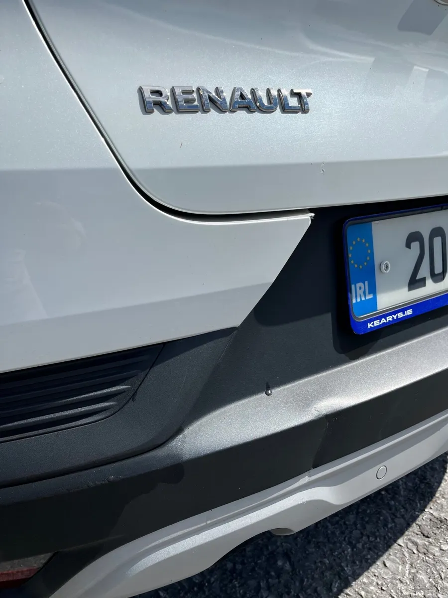White 2020 Renault Captur dCi 95 Iconic - Image 4