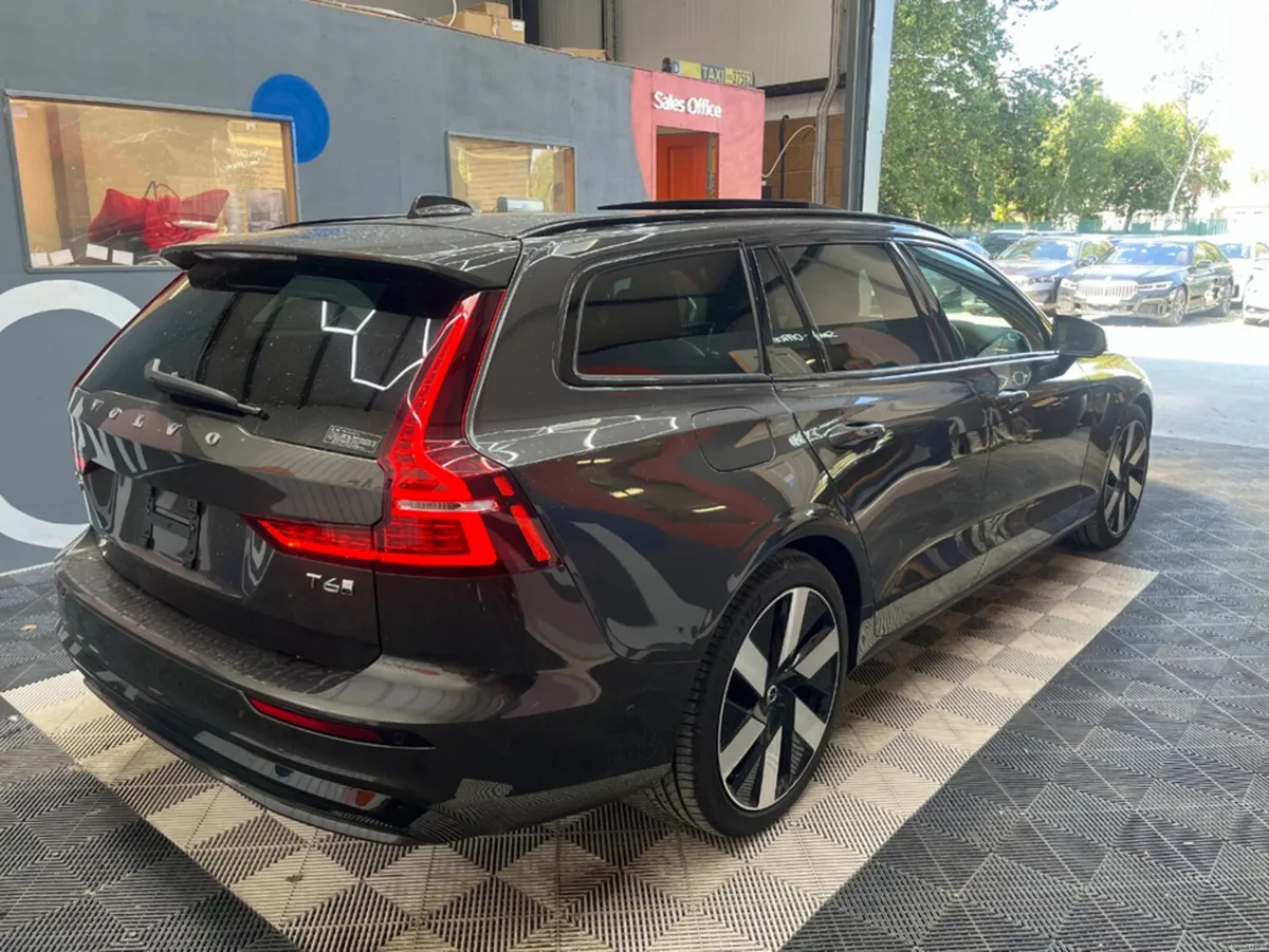 Volvo V60 2025 VOLVO V60 4WD ULTRA T6 AWD PLUG-IN - Image 3
