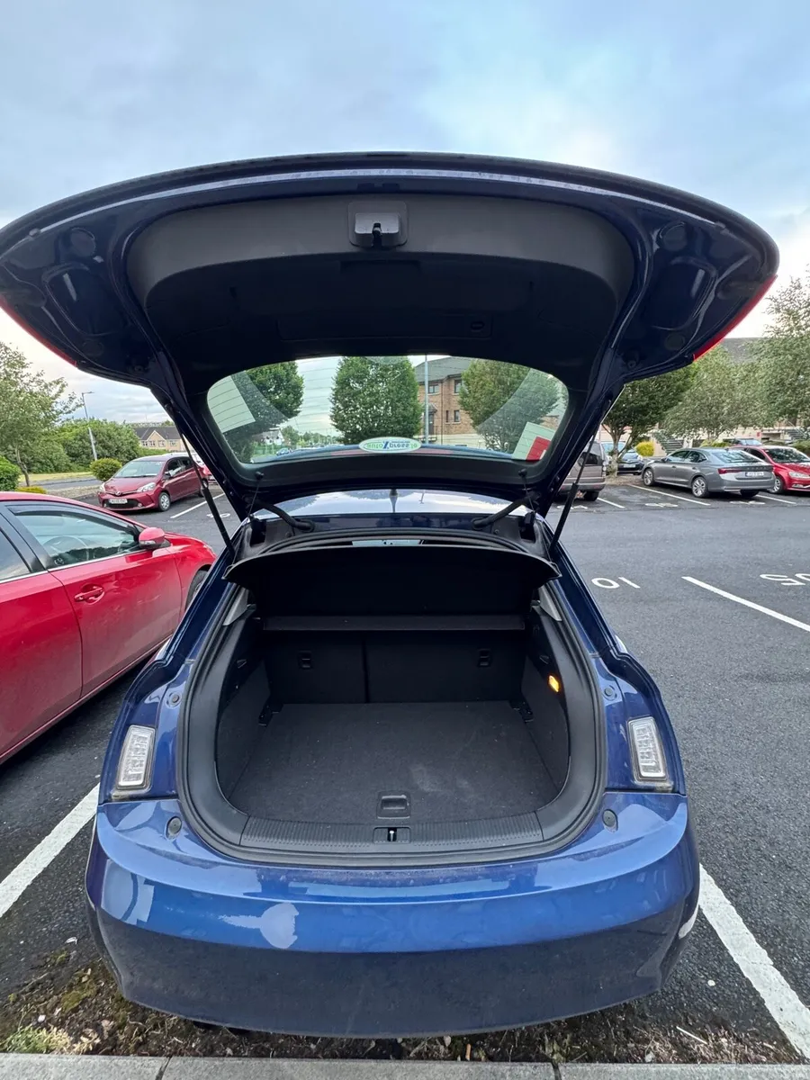 Car - Image 4