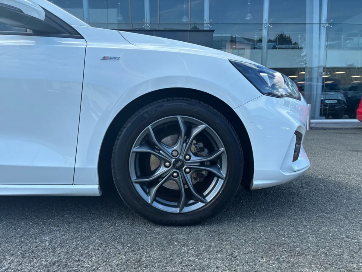 Ford Focus ST-LINE 1.0 ECOBOOST 125 125PS 4DR - Image 5
