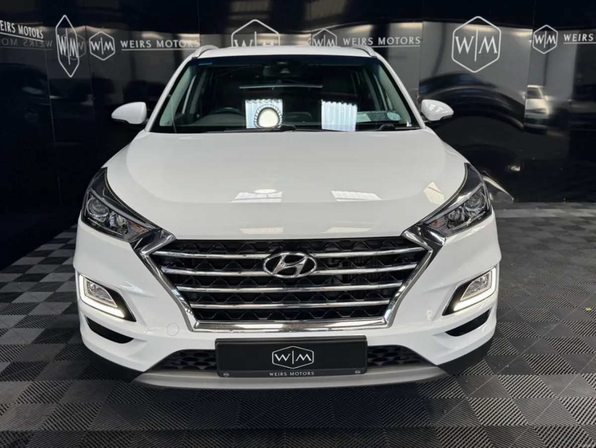 Hyundai Tucson EXECUTIVE PLUS 5DR LOW MILEAGE - Image 4