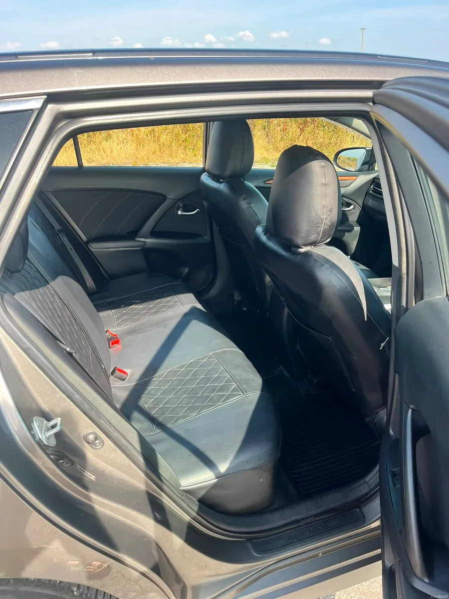 Toyota avensis estate - Image 6