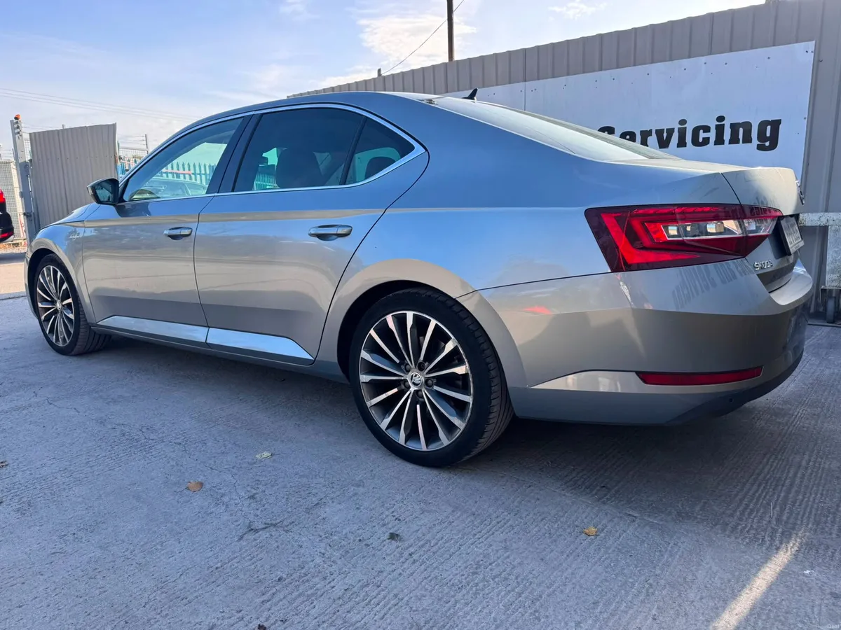 182 Skoda Superb 2.0 TDI 150bhp Laurin & Klement - Image 5