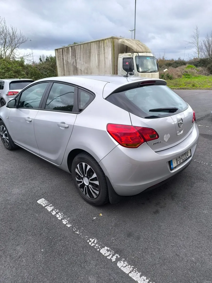 Opel Astra 2011 - Image 5