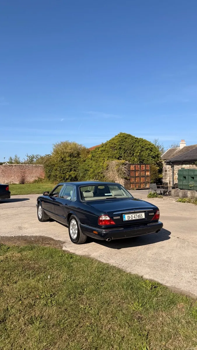 Jaguar XJ8 - Image 3