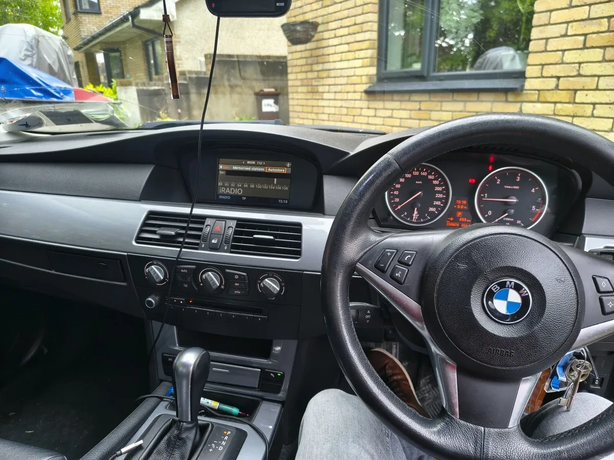 BMW 5-Series 2007 - Image 2
