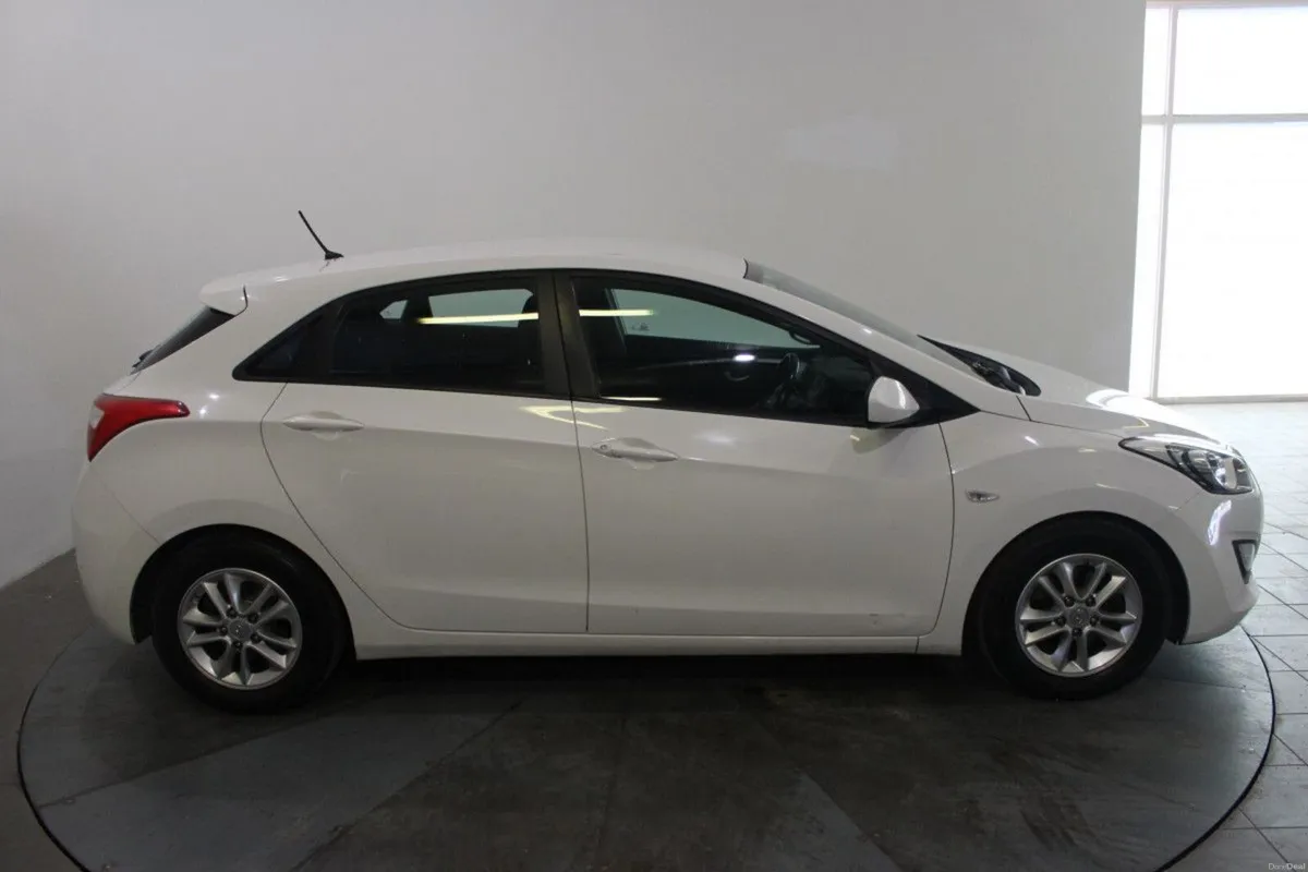 Hyundai i30 1.6 Diesel Deluxe - TENDER 2 - Image 2